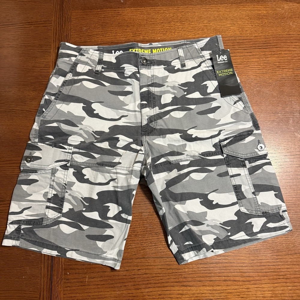 Lee Extreme Motion Cargo Shorts Mens 33 Gray Camo Stretch Performance HikingWork - Picture 2 of 16